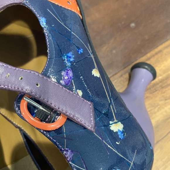 Fluevog Bellevue Ella Baker Brogued Heel with Cutout - Picture 9 of 9